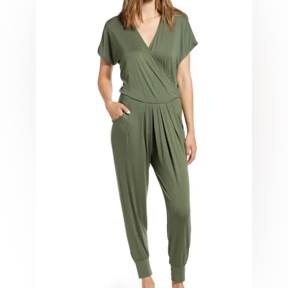 Kindred Bravely Around the Clock Nursing Jumpsuit M. Never worn, NWT no belt.